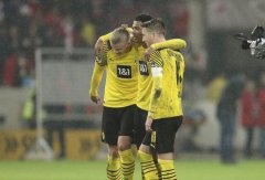 2-0，双杀！德甲8冠王终于赢了：落后拜仁6分，哈